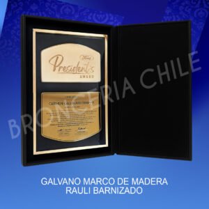 Galvano marco de madera Rauli barnizado